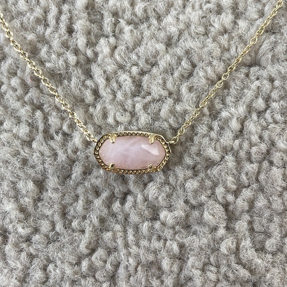 Kendra Scott Jewelry - Kendra Scott necklace in rose quartz.